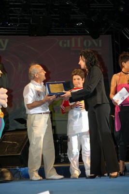 Consegna della targa al Direttore Giovanni Pettinaro