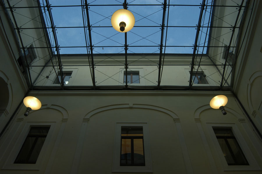 la corte interna e la vetrata
