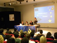 L'assessore al Lavoro e alla Formazione professionale Eva Guardiani durante un incontro con le scuole