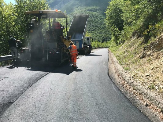 #cantieriaperti Pavimentazioni e risanamento frane: iniziati lavori per oltre 1 milione di euro