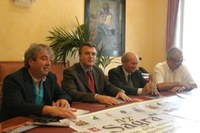 Il sindaco di Torano, Pepe, il presidente della Pro Loco, Genovesi, e gli assessori Rasicci e Romandini alla conferenza 