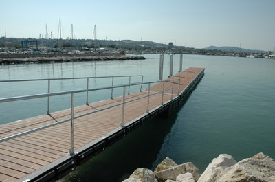 il pontile galleggiante per l'idrovolante a Giulianova