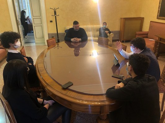 Il consigliere Frangioni incontra la Consulta provinciale degli studenti. Il punto sugli investimenti e sulle riaperture di settembre.