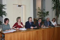 Da sinistra: la giudice Laura Colica, l'autrice Di Nicola, il presidente Catarra, il presidente del Tribunale Spinosa, il direttore della Delfico Luigi Ponziani e Anna Pompili